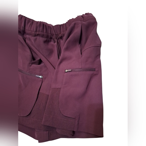 Lululemon 4.5 Relaxed High Rise Cargo Shorts Size 2 - Picture 3 of 7